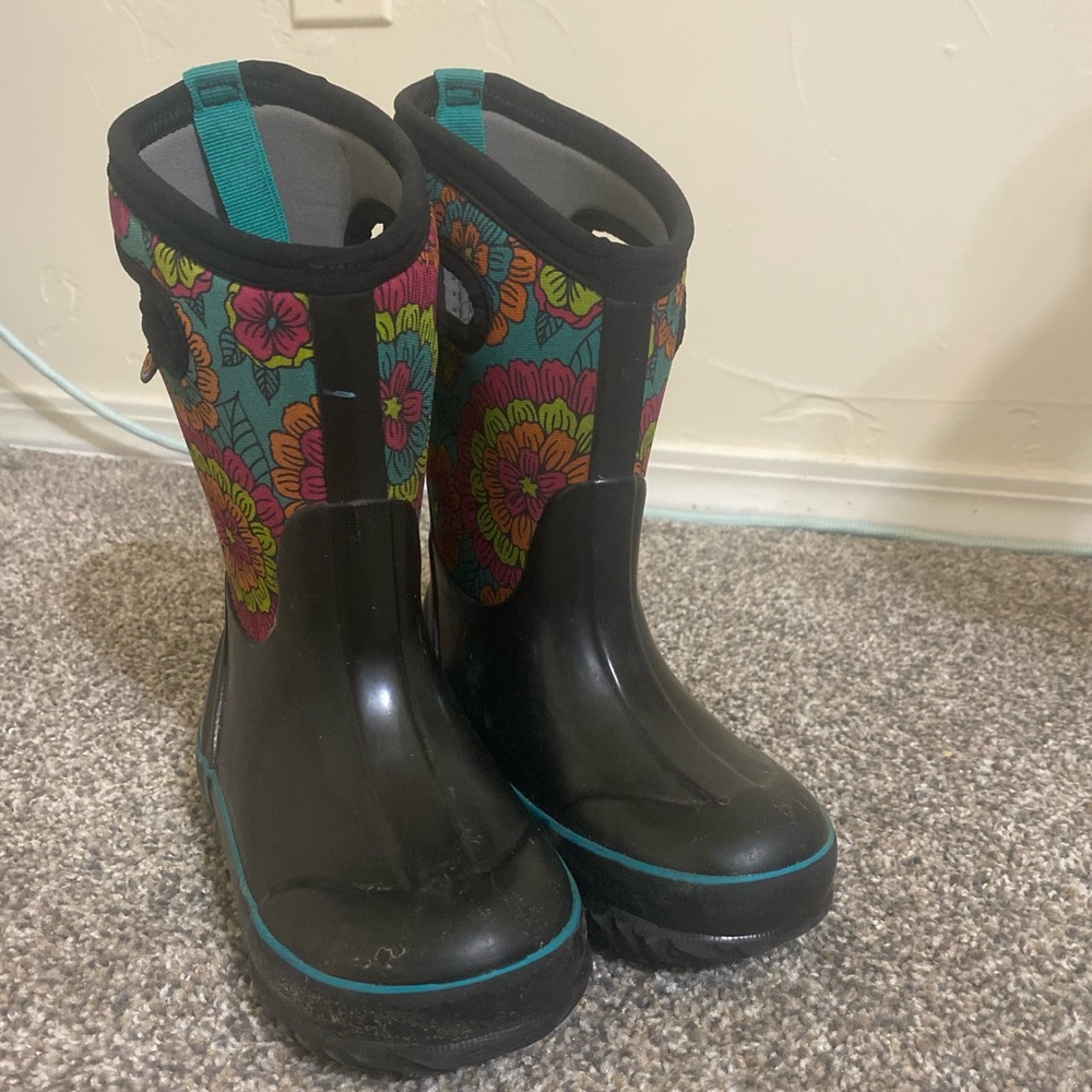 Girls bogs size 11